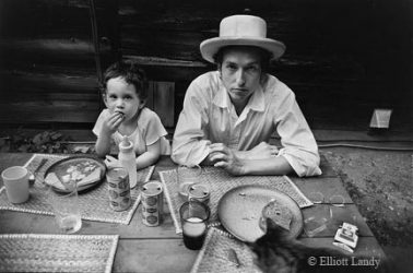 Bob Dylan with son Jesse, Byrdcliff home, Woodstock, NY, 1968 by Elliott Landy